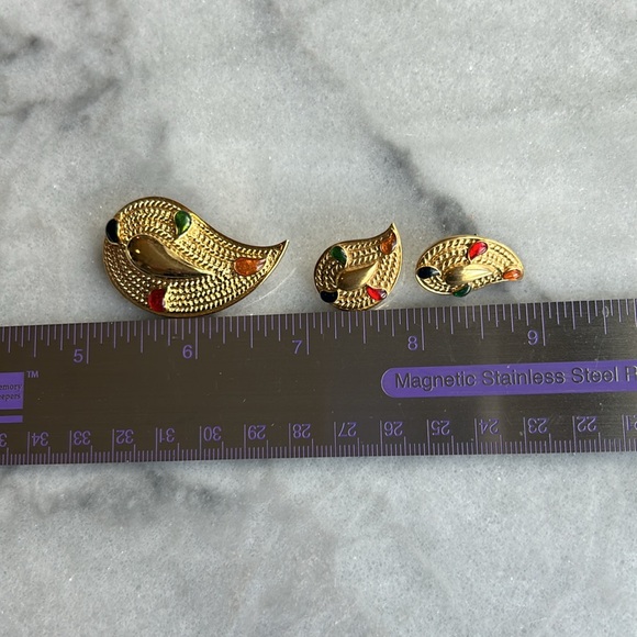 Avon brooch and matching earrings paisley shape enamel goldtone vintage set nice - Picture 10 of 14